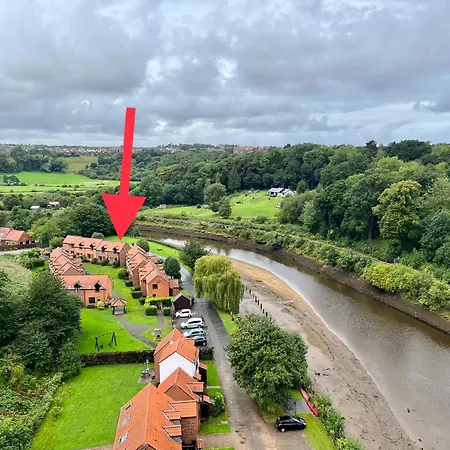 Holiday home Runaway Cottage, *